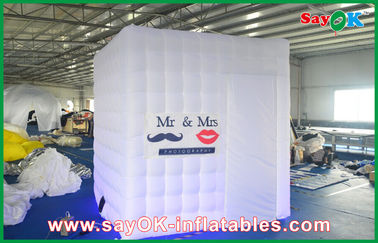La cabina della foto di nozze assume la forma gonfiabile del cubo di 2,5 x di 2,5 x di 2.5m Photobooth con il logo su ordinazione